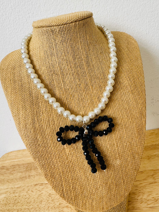 Chic Bow Necklace